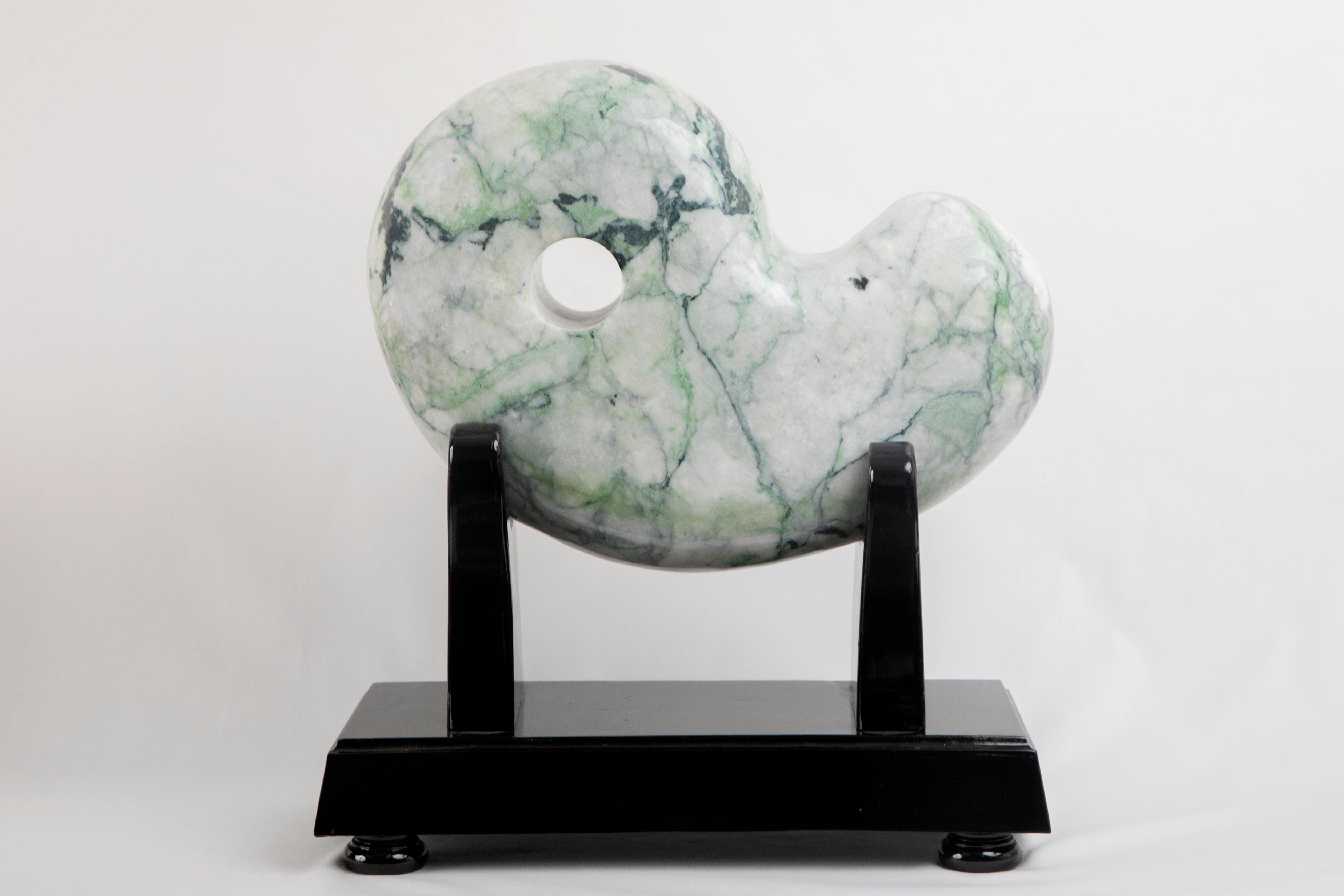 最強のまがたま見参】プレミアム・糸魚川翡翠 勾玉/23.85kg