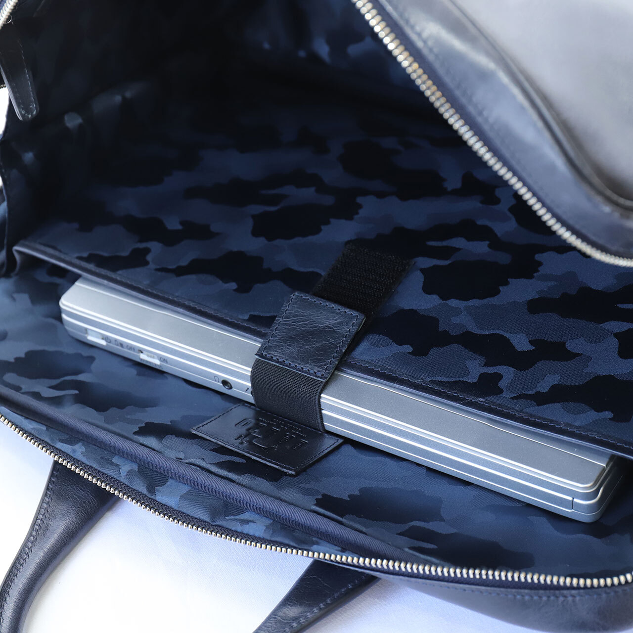 姫路産シュリンクオイルレザーのビジネスバッグ