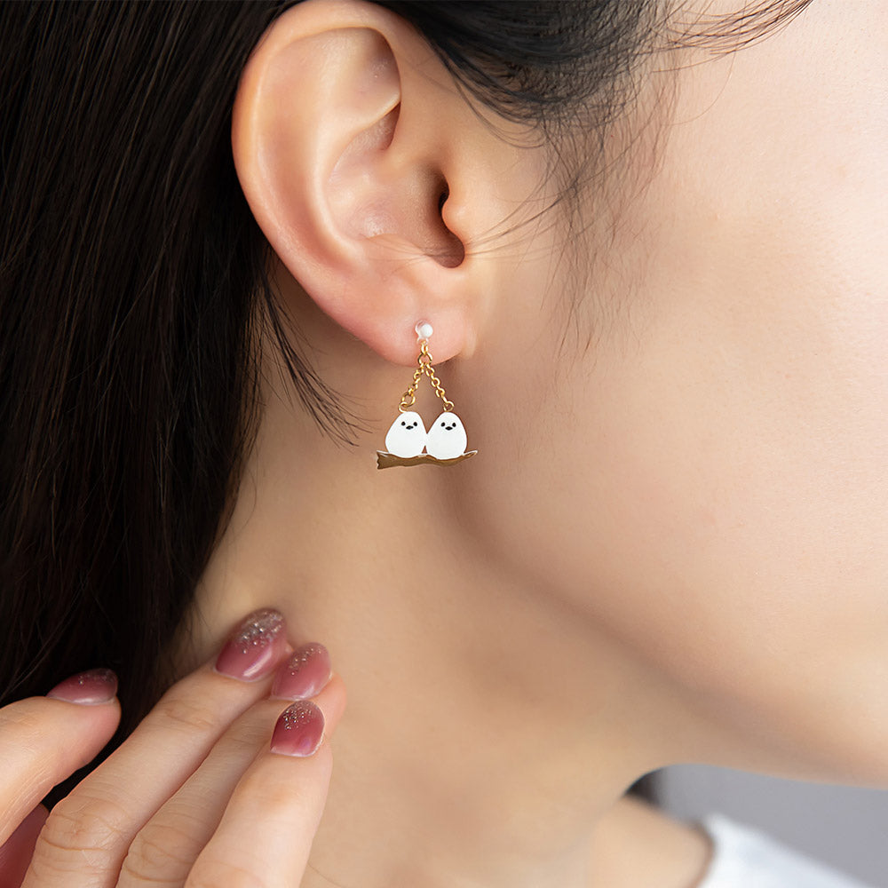 樹脂ピアス ニッケルフリー シマエナガ 鳥 小枝 雪の結晶 ストーン