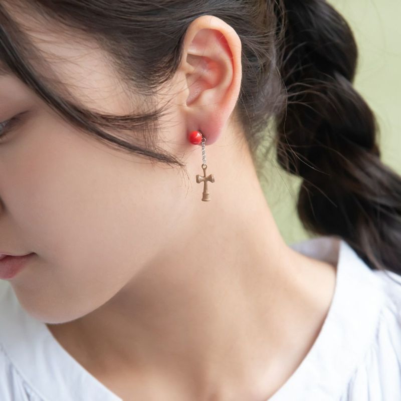 ピアス けん玉 ミニチュア アシンメトリー チタンポスト バック