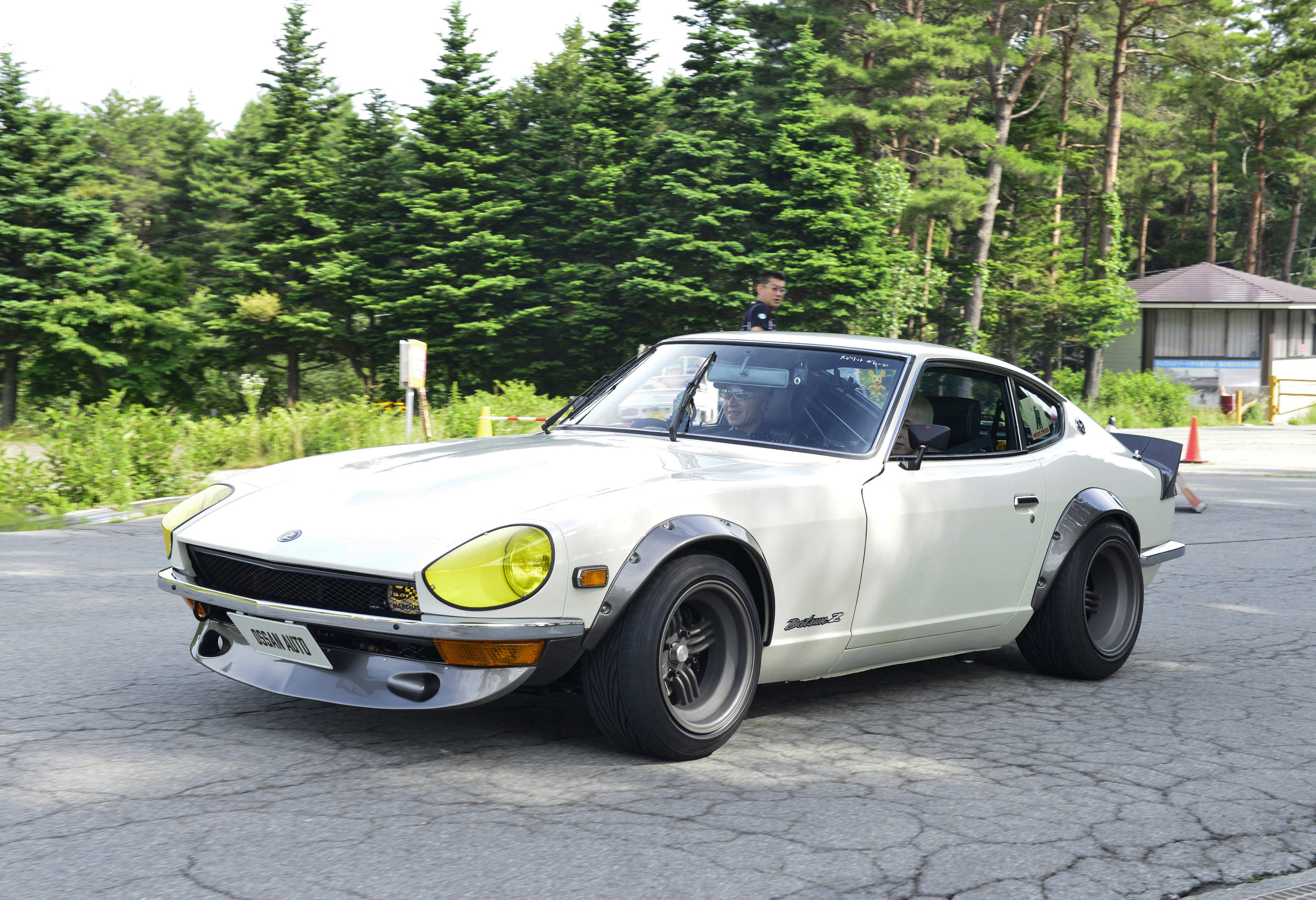 視線を引きつけるイエローのライトカバー | ossanauto