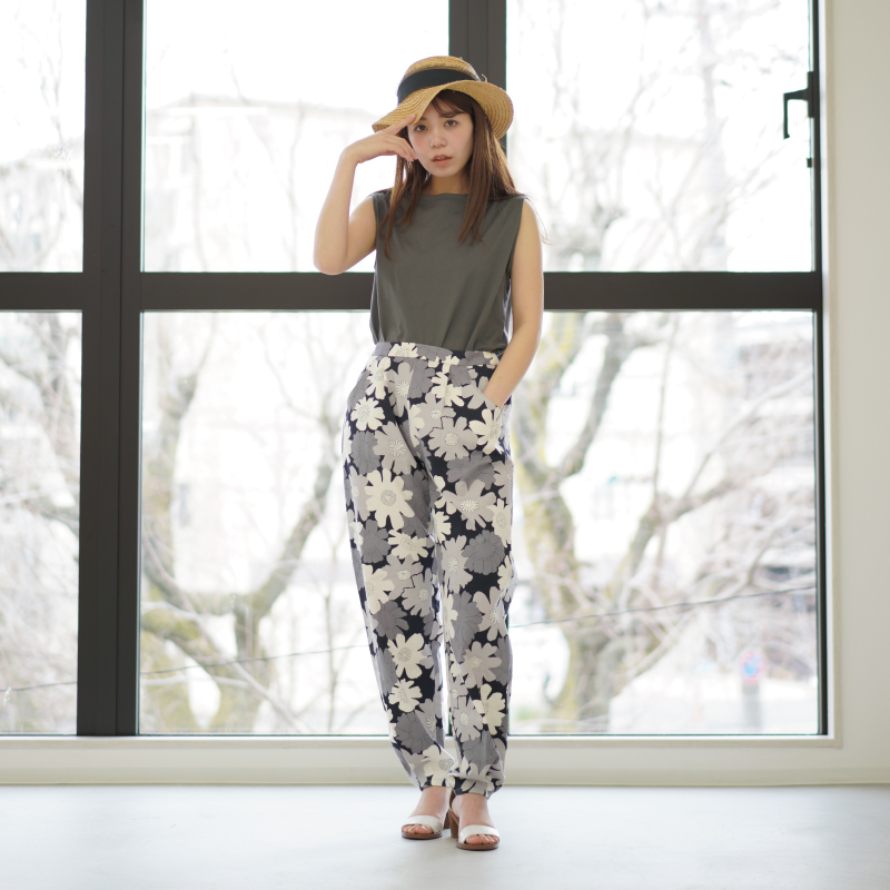 花柄 友禅パンツ ＜秋桜/白黒＞ | 京友禅アロハシャツ【Pagong】公式