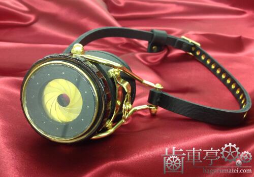 スチームパンクゴーグルにも色々ありますが、怪しげな雰囲気を出すなら