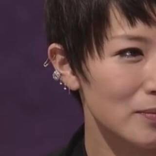 椎名林檎が安全ピンをピアスとしてつけるのカッコ良すぎる