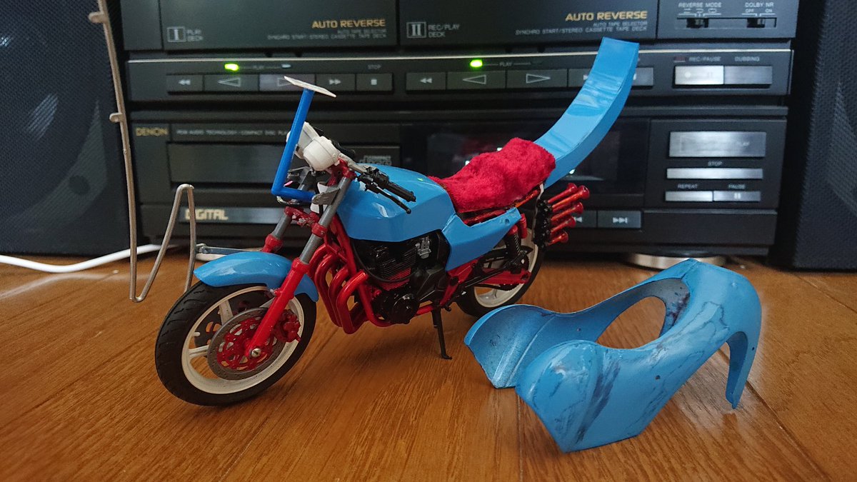 ゼファー400 色、仕様変えました！当時仕様です。チンチラシートに