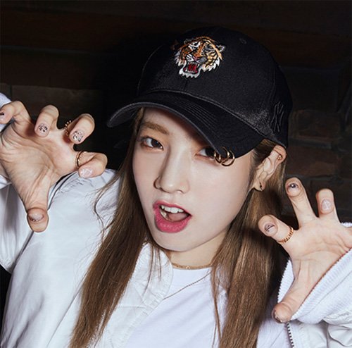 TWICE ダヒョン着用帽子 MLB タイガーピアスポイント カーブキャップ