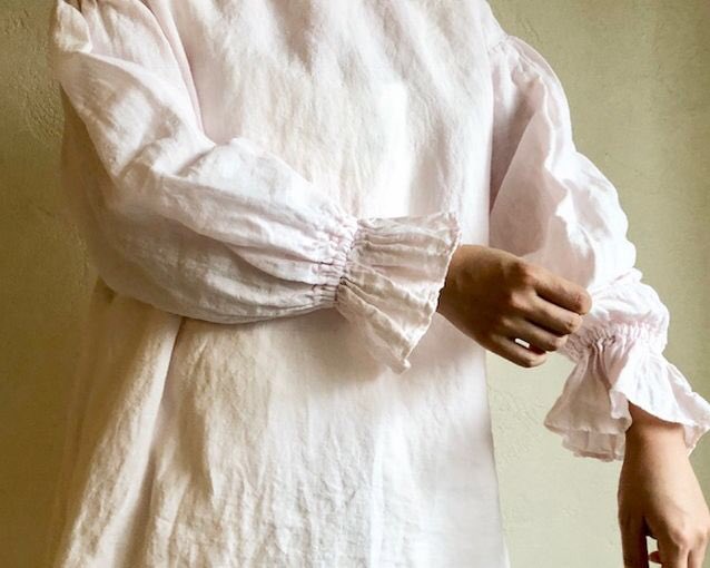 NEW ARRIVAL 腰まわりが隠れるくらいのやや長めの着丈。 袖口は