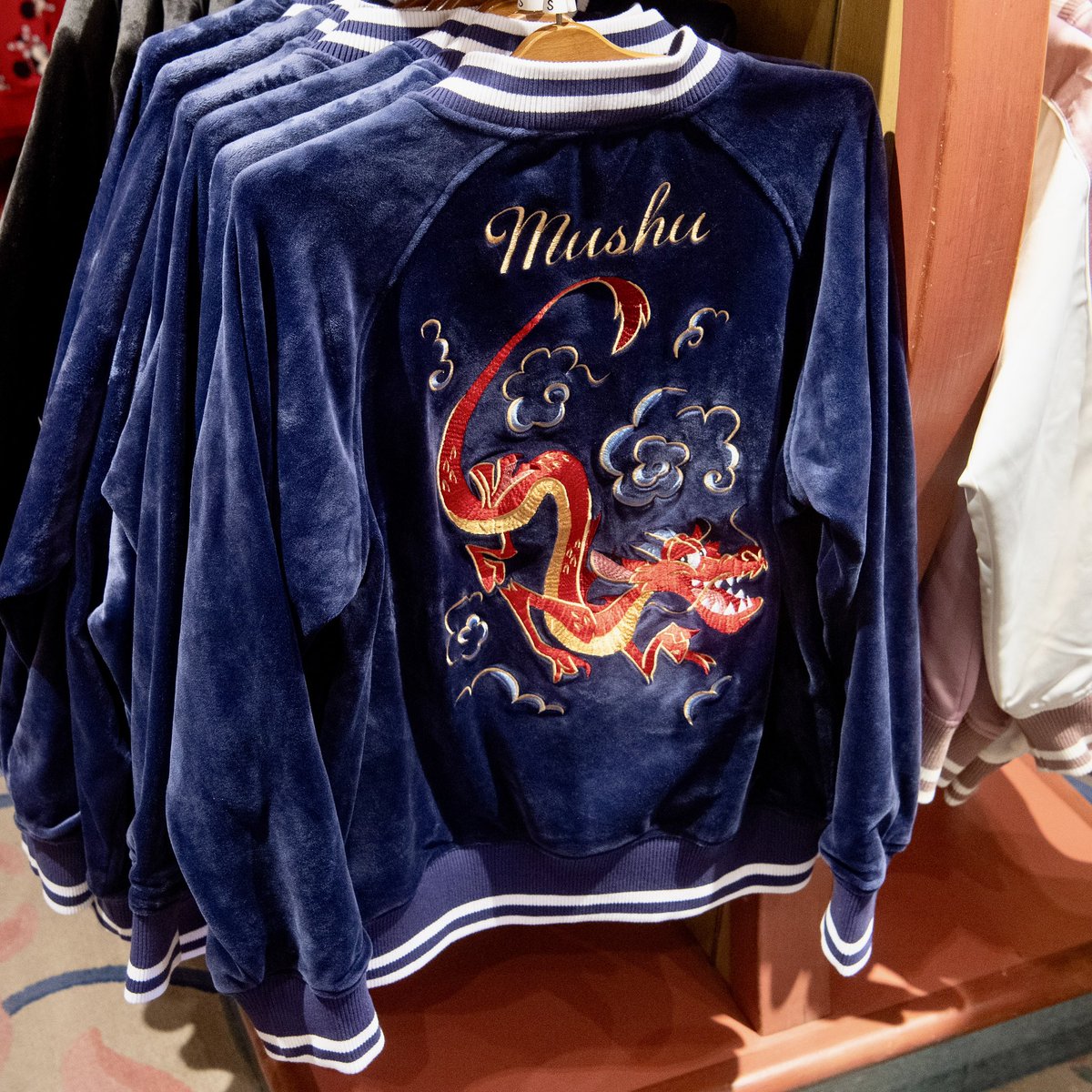 ムーシュー」「ティガー」登場！ 東京ディズニーリゾート ベロア素材の