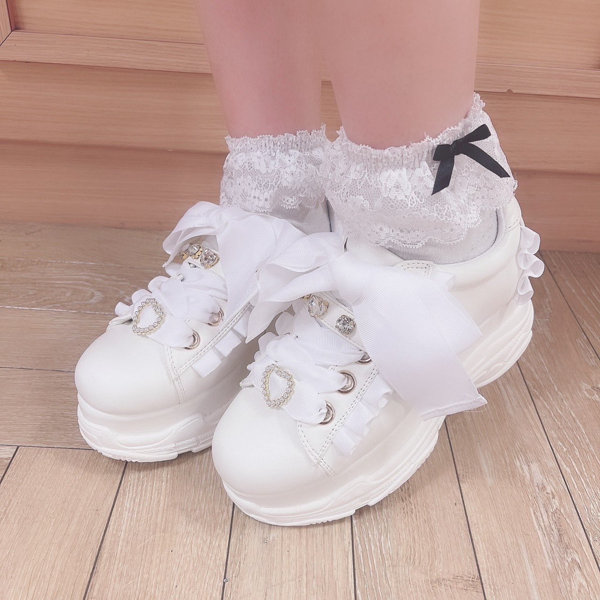 近鉄パッセ店🎀 #ビジューベルト厚底スニーカー キラキラのビジュー