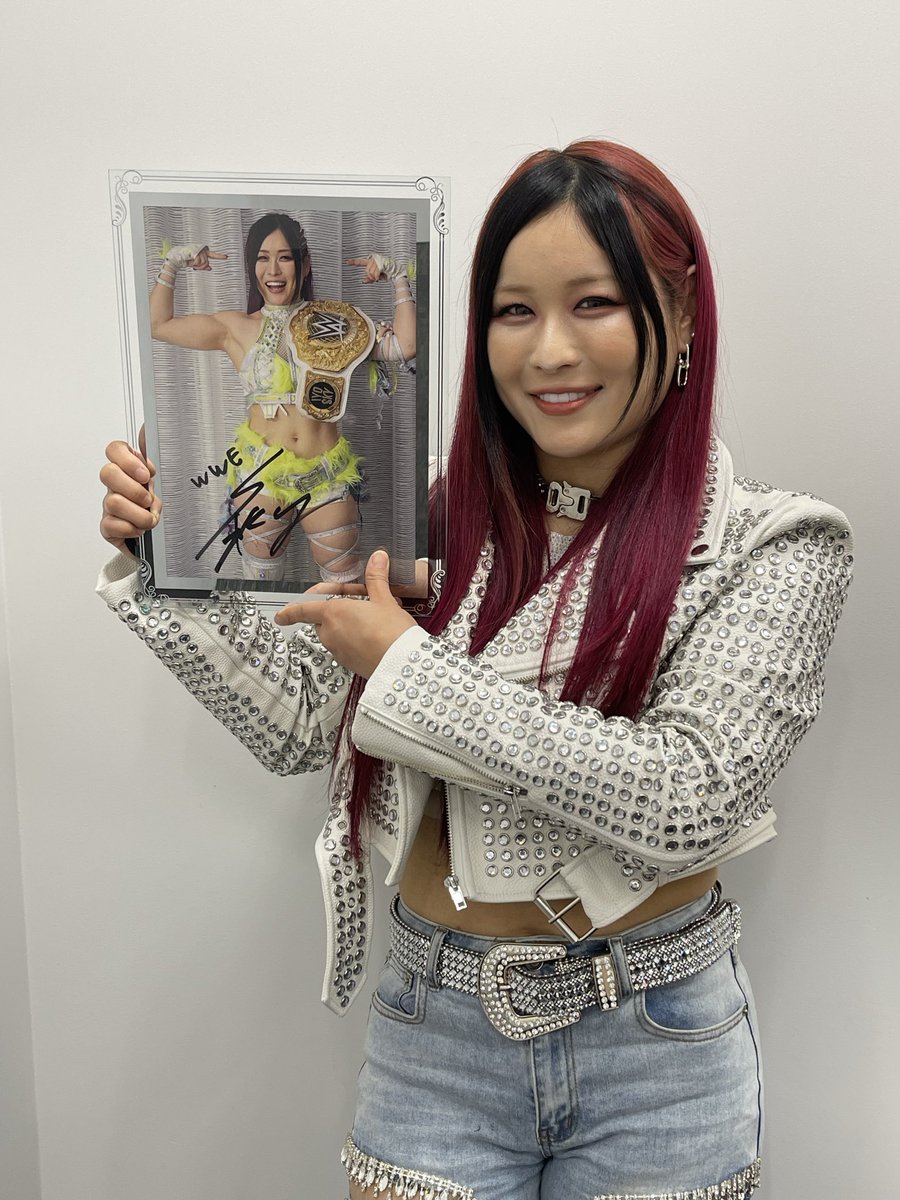 🟥イヨ・スカイのサイン入りフォトフレーム 両国大会のみで限定販売