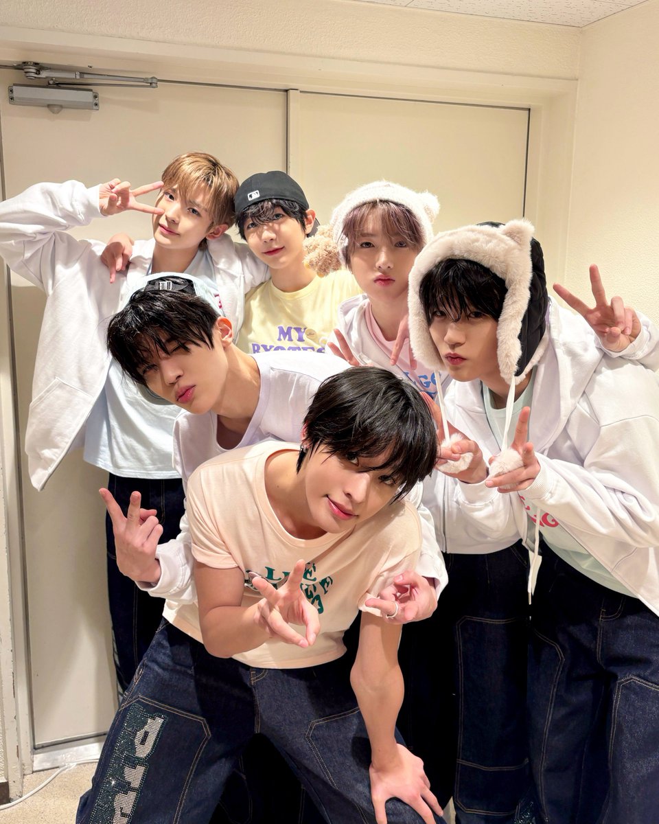 こんにちは〜今日の大阪公演1日目すごく楽しかったです〜明日も頑張ろ