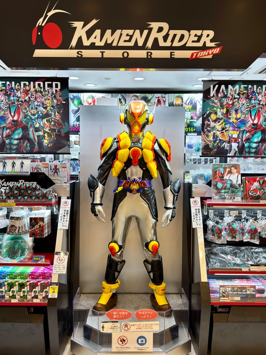 きゃー😍😍 ヴラムの立像が！かっこいい！！ ガヴ人気凄笑 3号ライダー