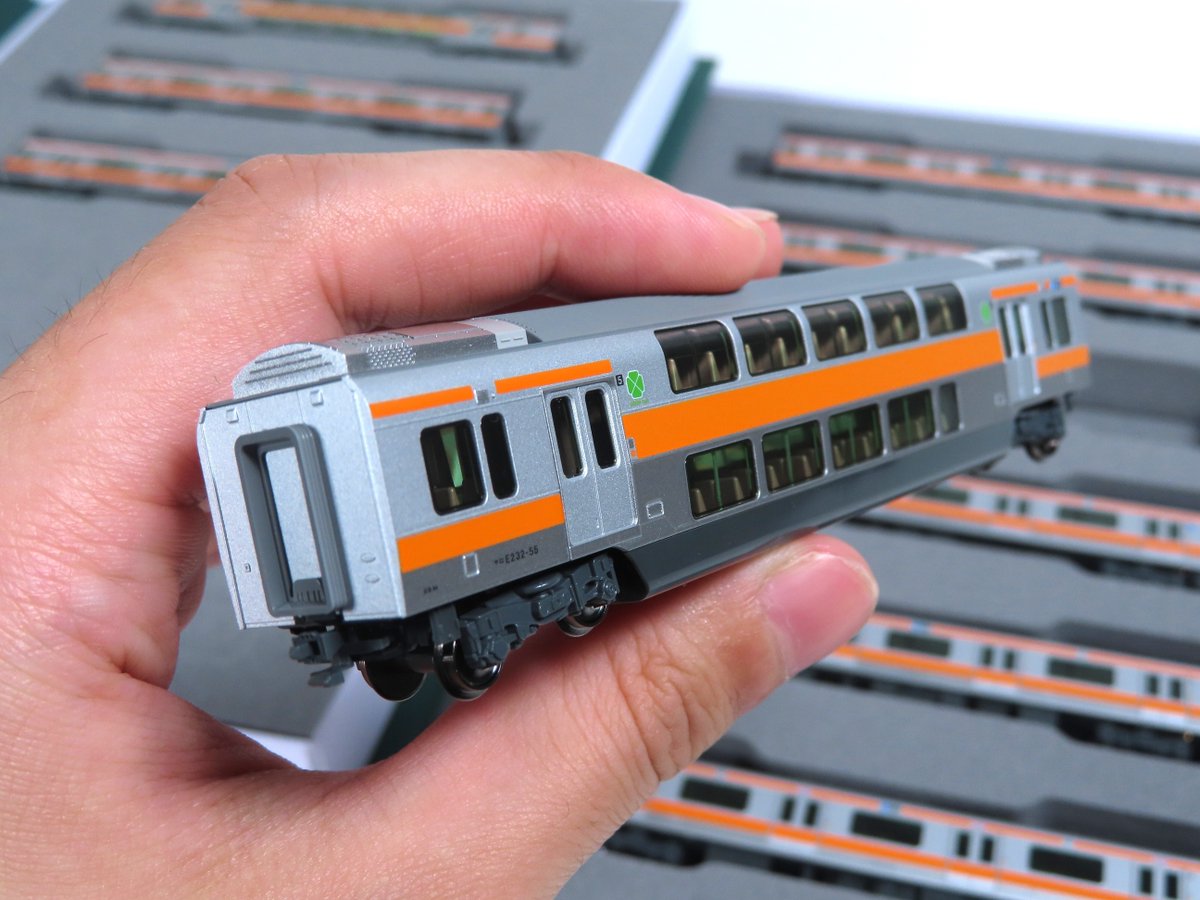 両開きのグリーン車】 E233系中央線(T編成・グリーン車組込)が好評発売