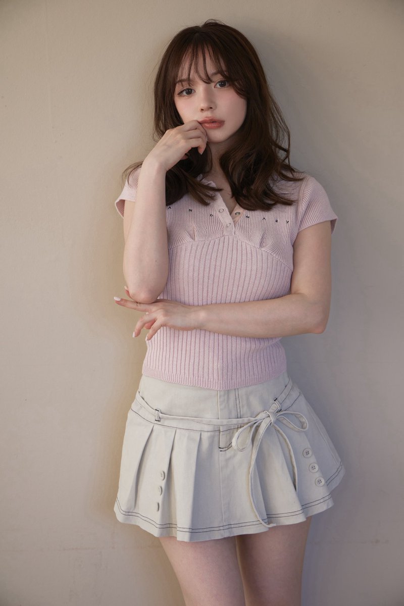 Lindsay logo tops color ivory/pink/black ¥9900-tax in バスト下から