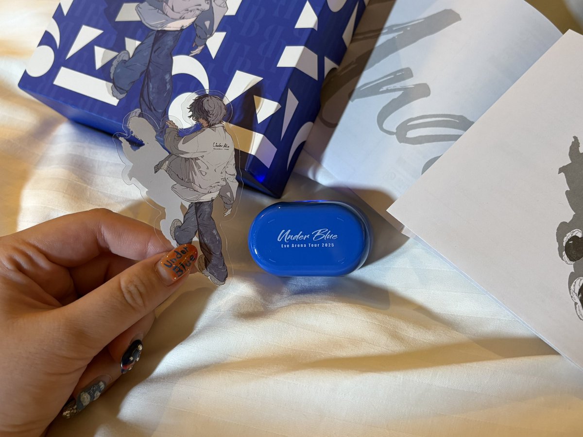 UBイヤホン開封の儀🎧 ・まず説明書にもキービジュイラストとUnder