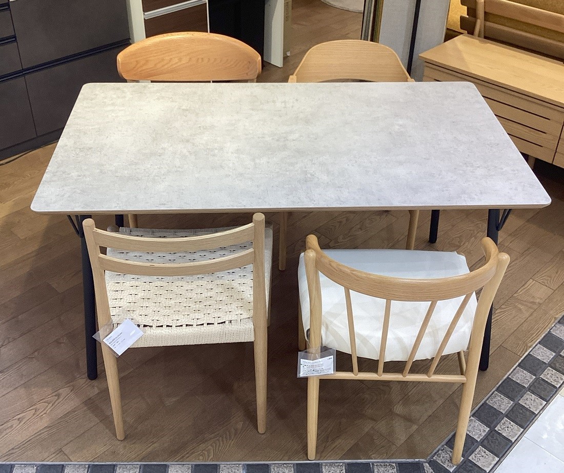 KEYUCA からダイニングテーブルのご紹介です💁🏻‍♀️ この度バリタ