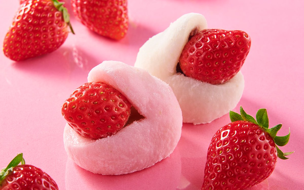 特撰 大きな苺大福🍓 ピンク色の生地はミルク餡、白色の生地は粒餡