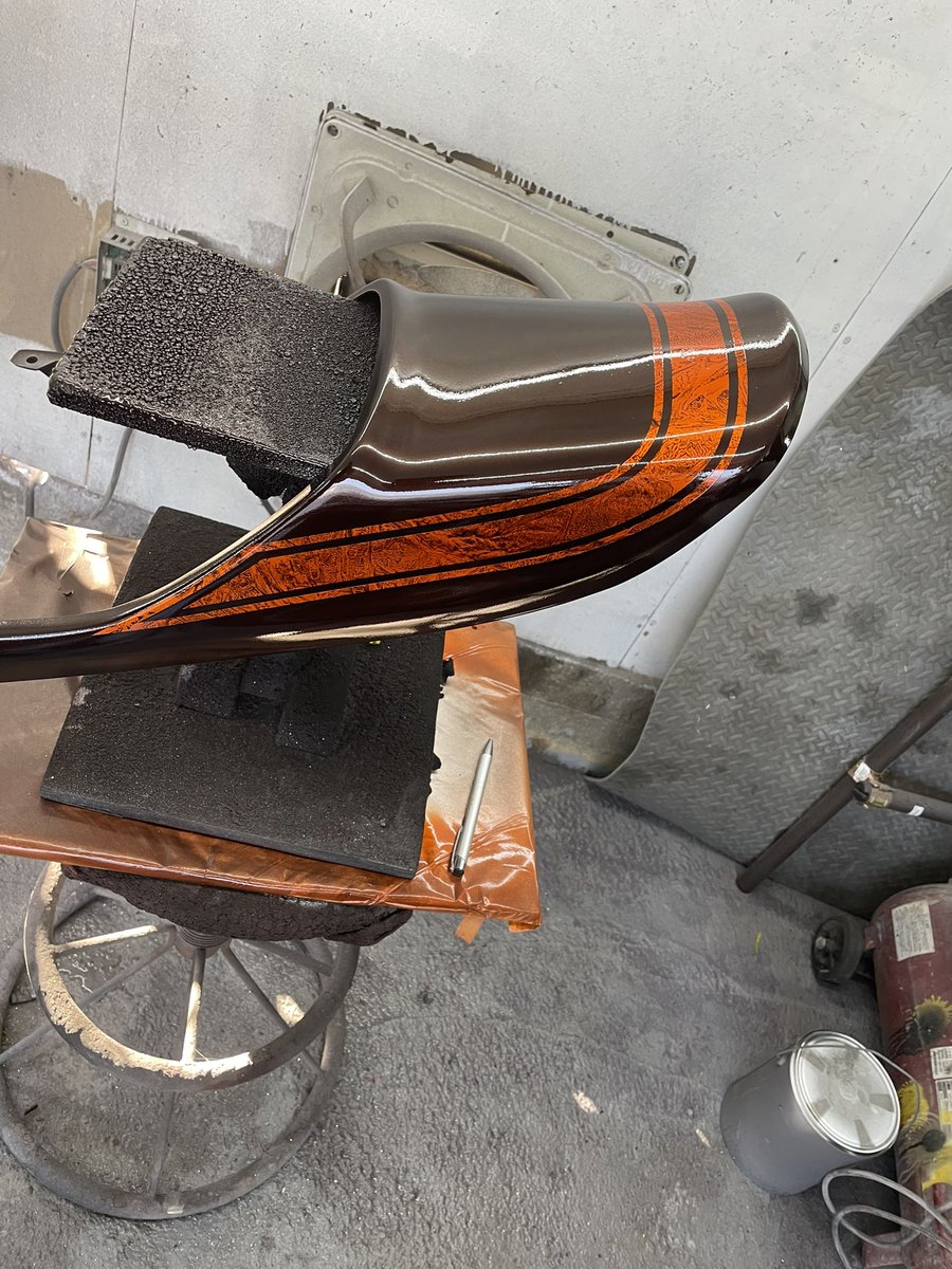 ゼファー400 火の玉カラーをラップ塗装にて施工しました😁