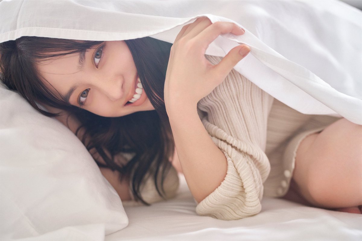 橋本環奈写真集カレイドスコープ🎂 一緒に旅した気分でめくって下さい