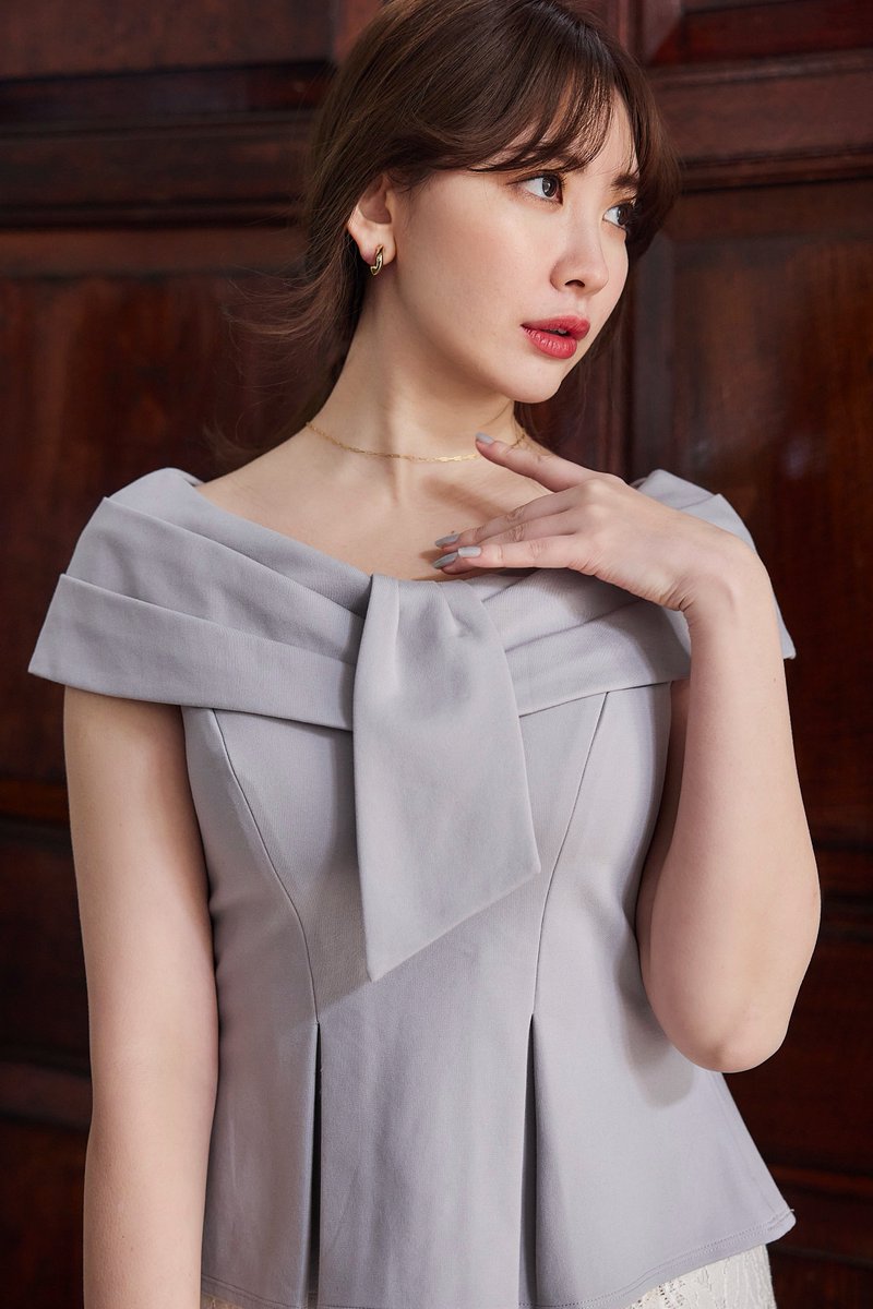 Lily Shawl Peplum Top// レディな気品を演出してくれる トップスから