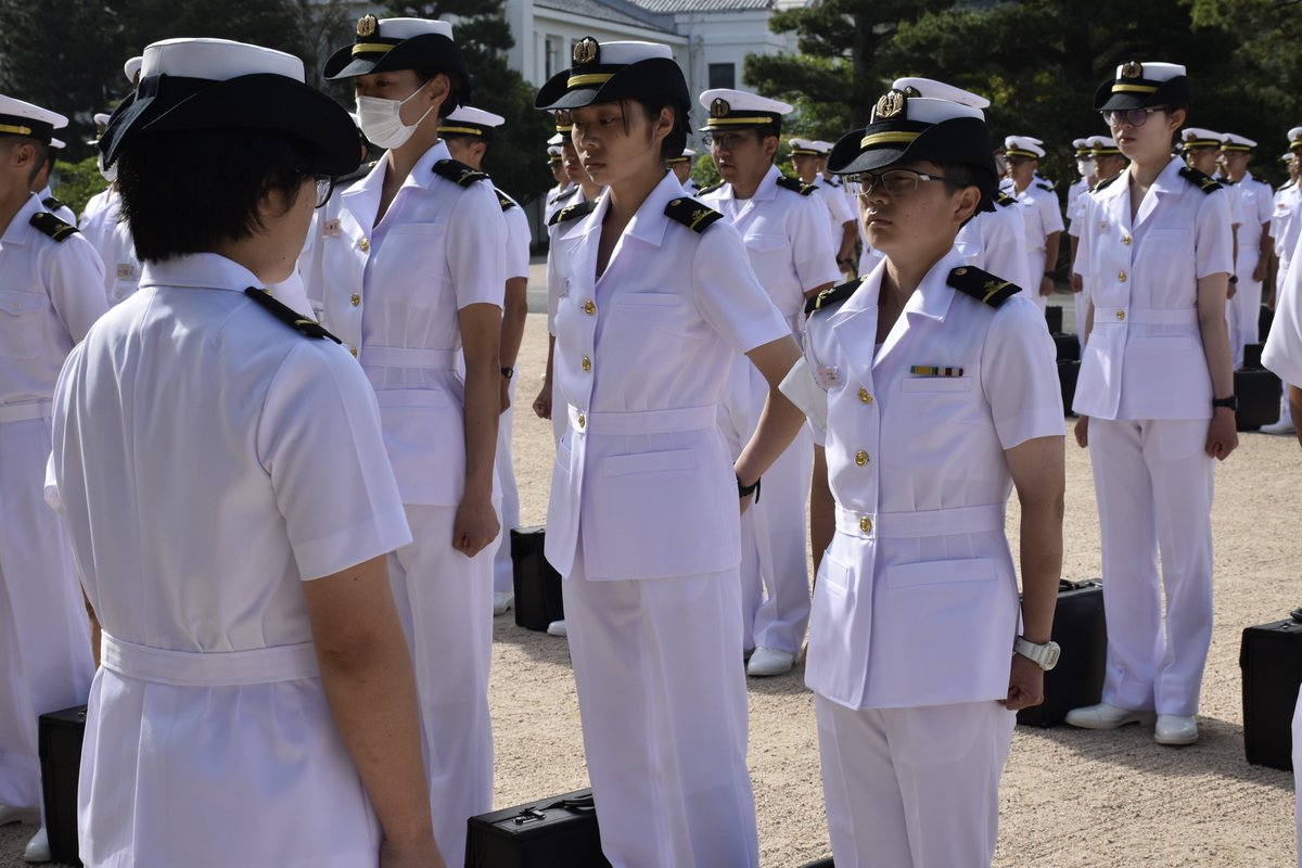 幹部候補生学校では、今週月曜日から夏制服に衣替えしました✨制服を