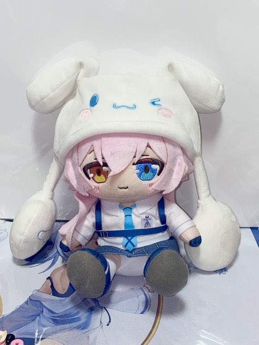 ホシノサクサクがいっぱい流れてくるのでうちのぬいぐるみも暴れてます。