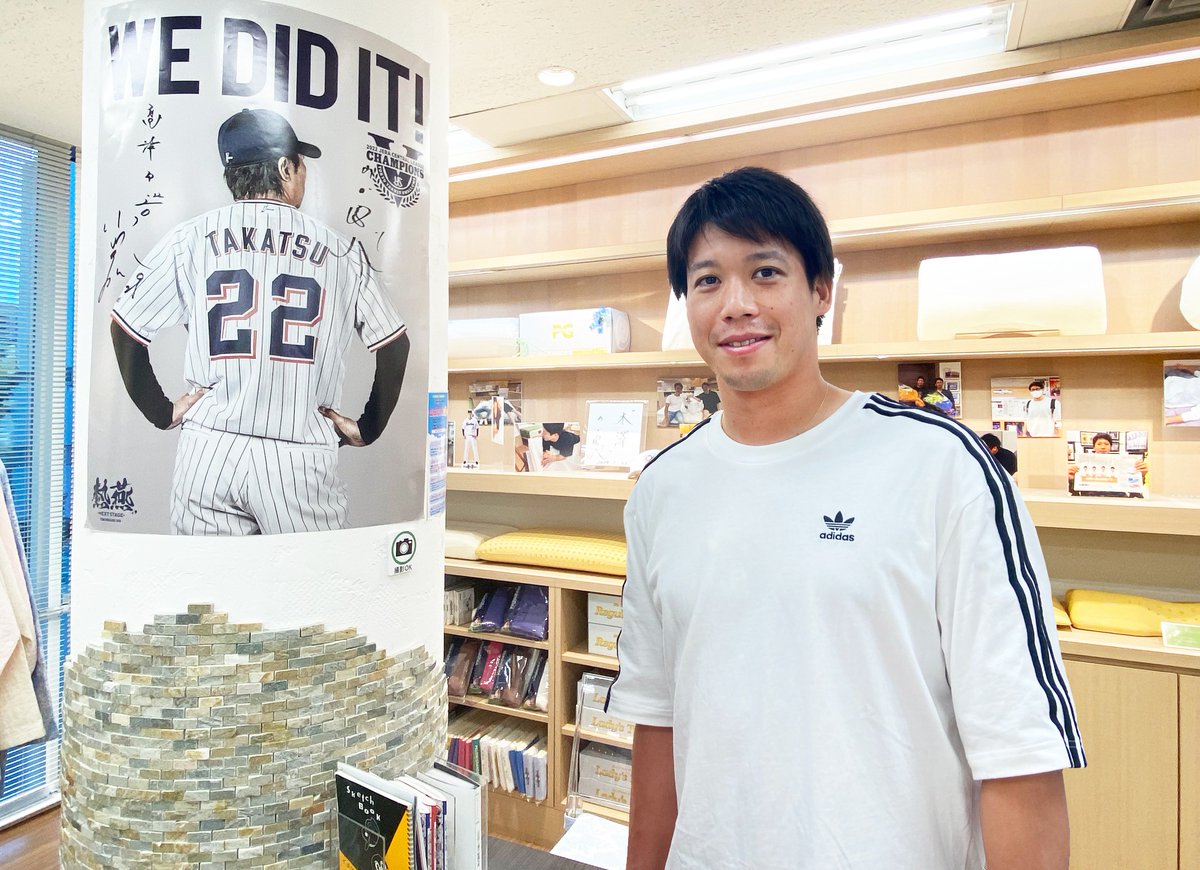 山田哲人選手が表参道ショールームを来訪⚾️ 先日、マニフレックス