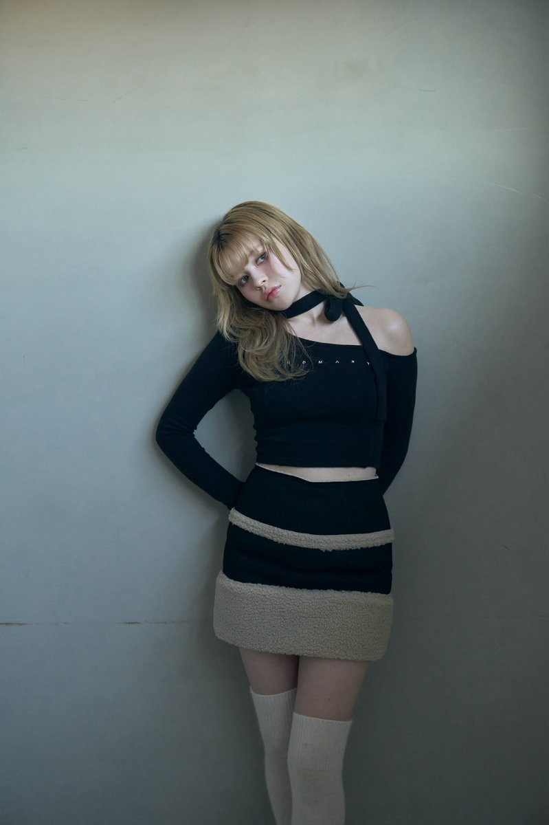 Nana ribbon oneshoulder tops color ivory/black ¥9900-tax in 暖かみ