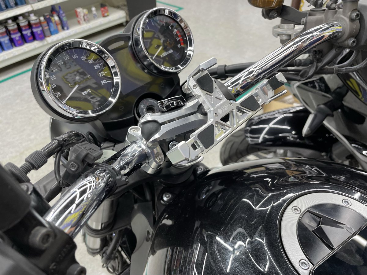 MOUNT SYSTEM 装着イメージ】 装着車両：KAWASAKI Z900RS 適合パーツ