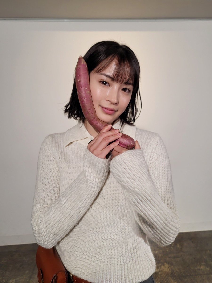 広瀬すず さん衣装】 📺1/4『ニノなのに』 «只今放送中» 広瀬すずさん