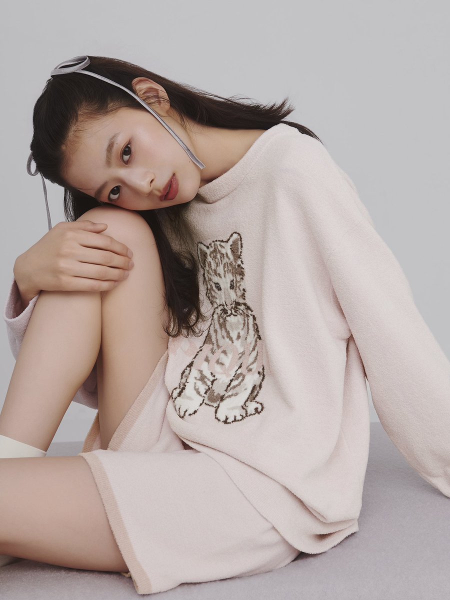 WHITE TIGER SERIES🤍 あどけない表情のこどものホワイトタイガーが