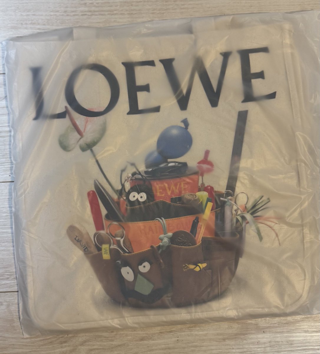 ロエベ クラフテッド・ワールド展 ノベルティのトートバッグはビニール