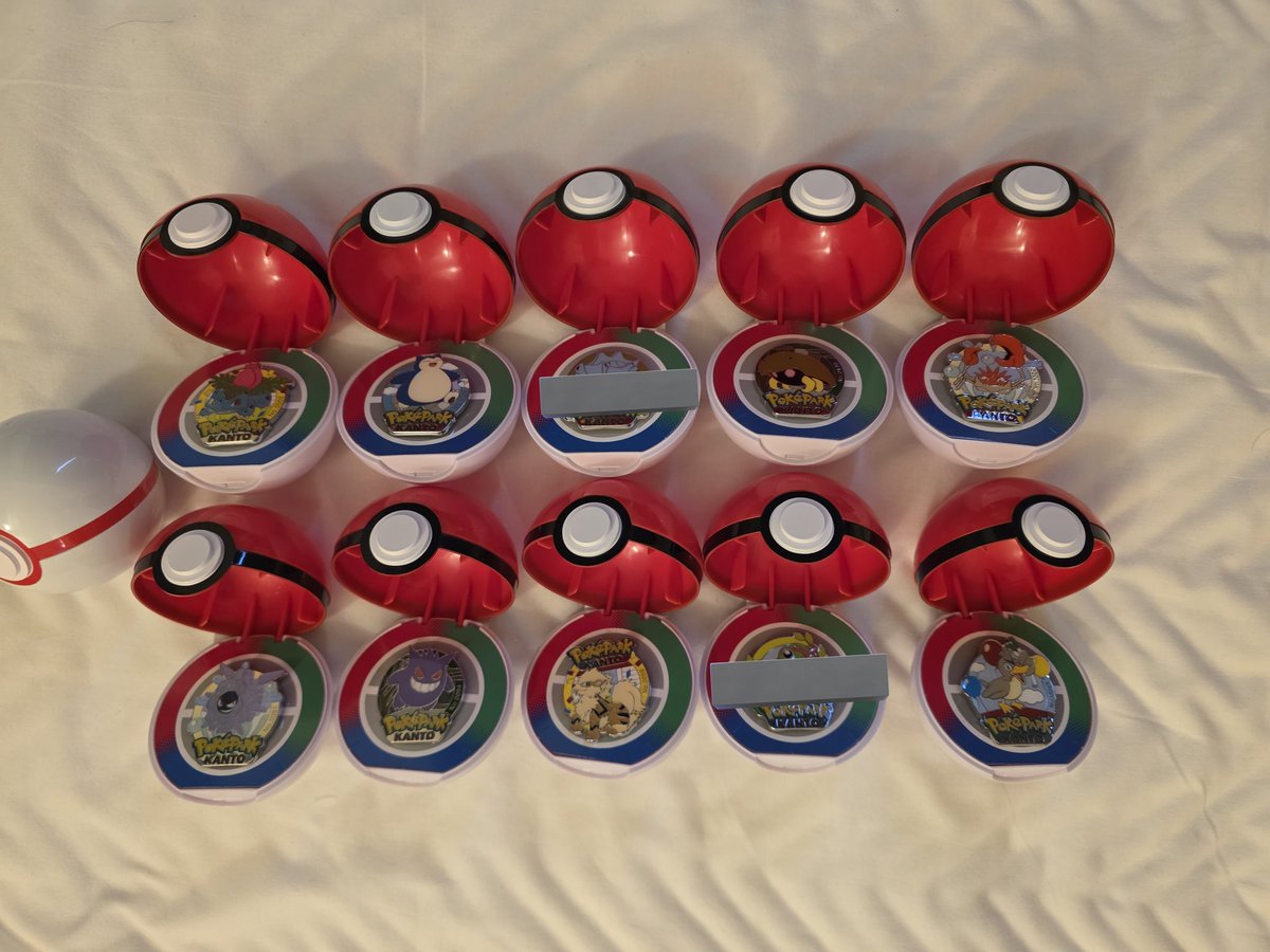 ポケパークカントーのピンバッジ ピカチュウと交換する人いません