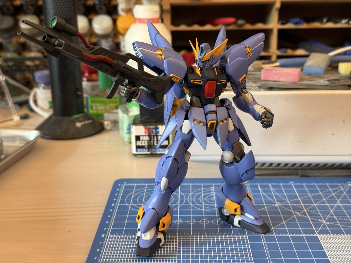 上のセンサーが前の方に付いてるのがゲシュペンストMk-2用のメガビーム