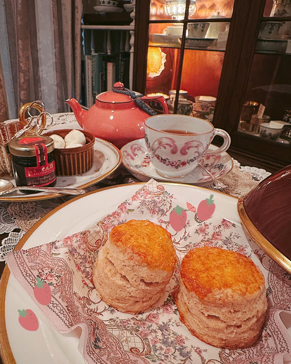 オーガニック＆フレンチ・レストラン，アンティークカップの美術館