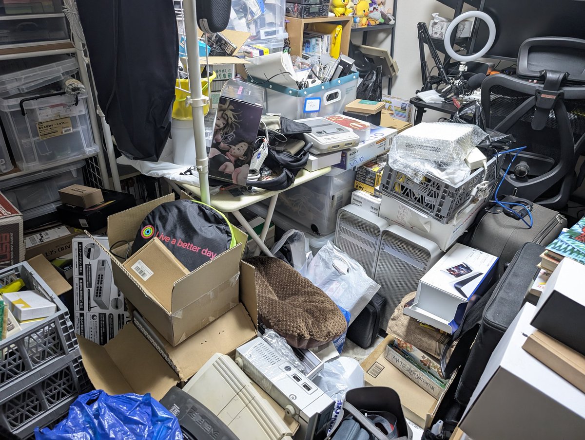 Tomorrowさんの汚部屋かと思った😱