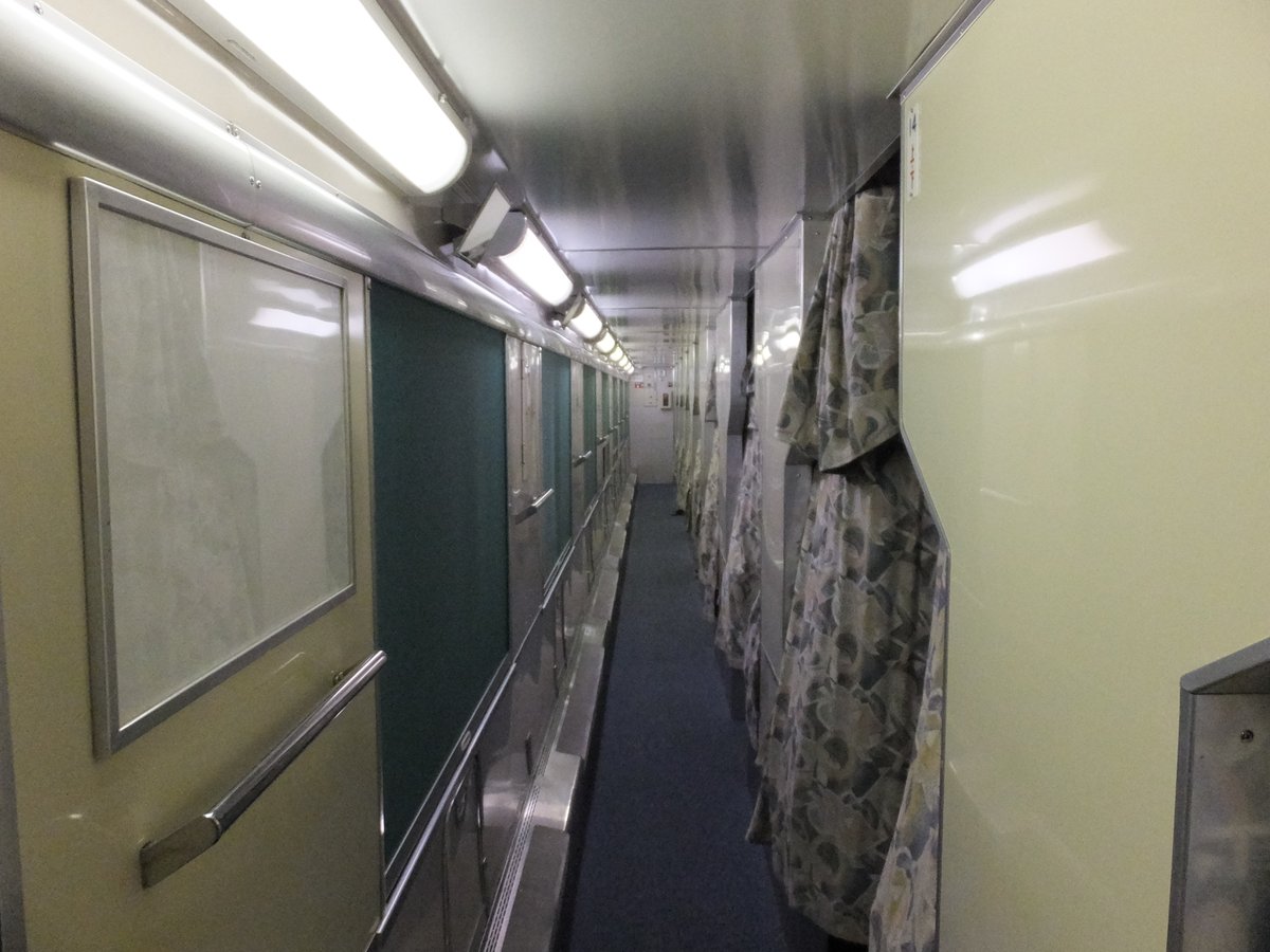 三段寝台や二段寝台は「夜行列車といえばコレ!」と思うくらいイメージ