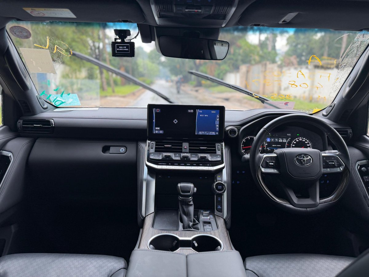 BEI / PRICE : 380,000,000 /= Contacts :0656522799 TOYOTA LAND