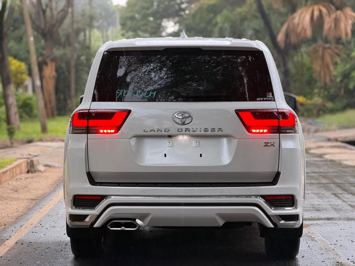 BEI / PRICE : 380,000,000 /= Contacts :0656522799 TOYOTA LAND