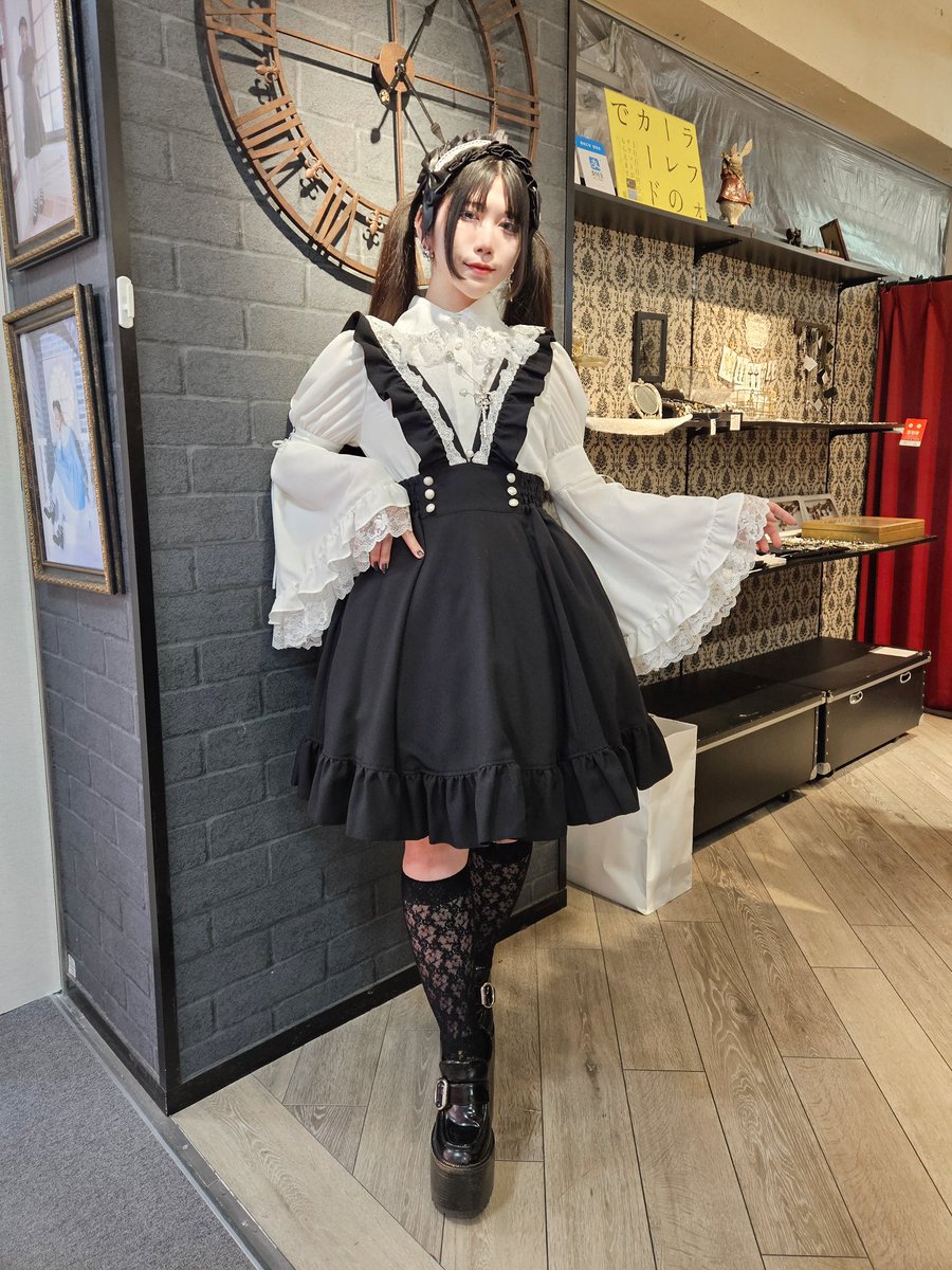 🎀オープン致しました🎀 【営業時間11:00〜20:00】 白黒で懐古的な吊り