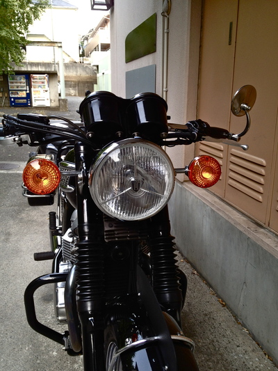 ルーカス・スリーポイントライト : 38歳からのトライアンフ・ボンネビル