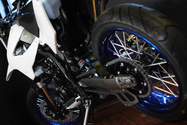 DトラッカーX ホワイトライトニング : SCSブログ