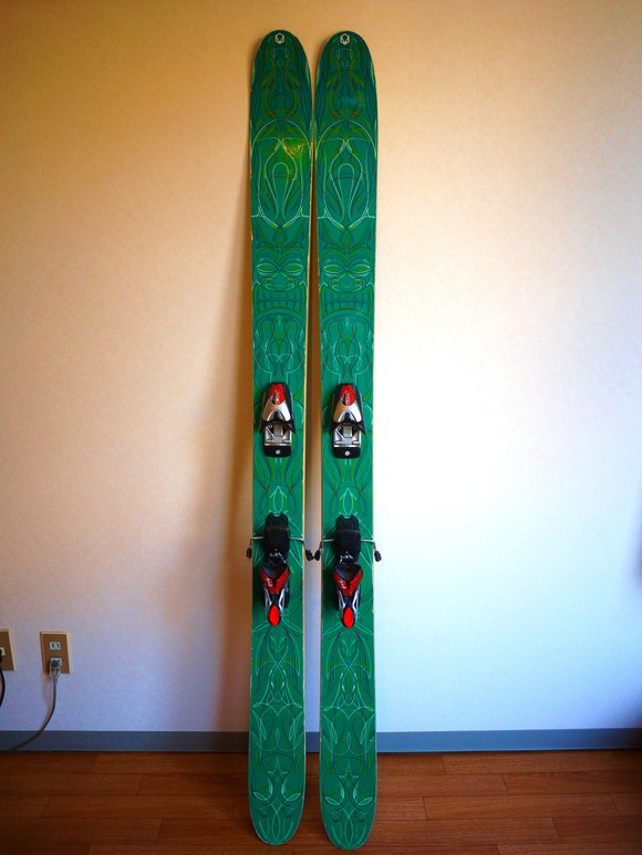 VOLTAGE design #5 : 山の上には何がある。