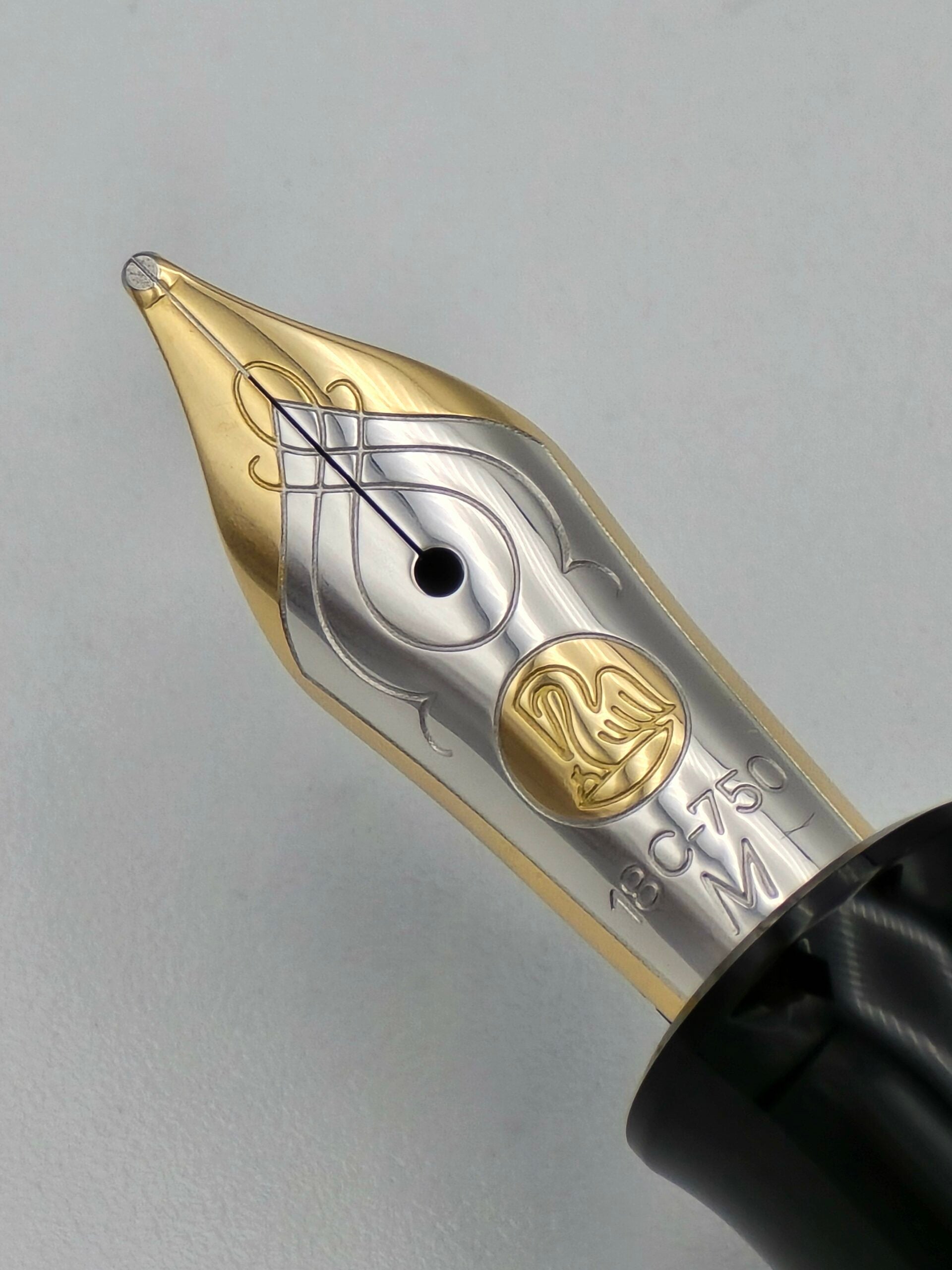 Pelikan M700 Toledo Special Edition - 18C Medium Nib - Pen Realm
