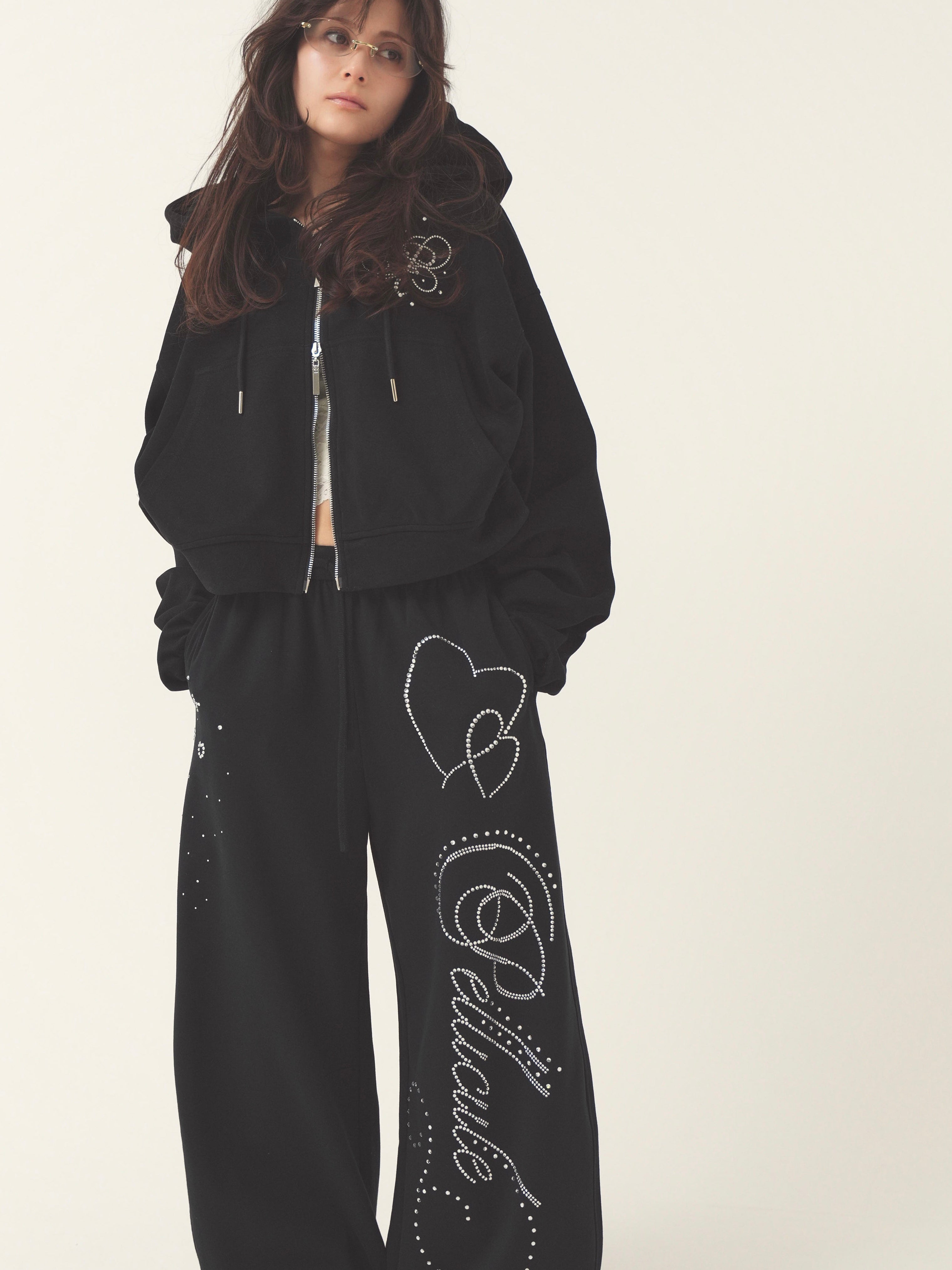 予約 black・babypink】stone-deco sweat pants｜PELLICULE | ぺリキュール