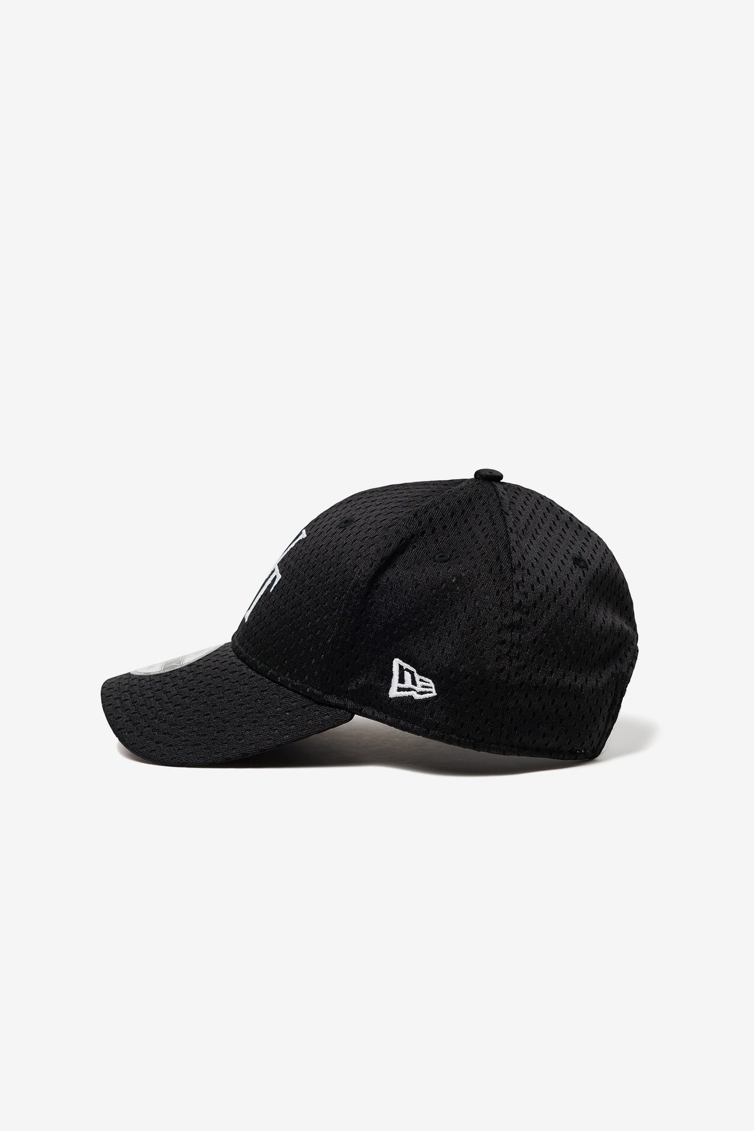 9FORTY CAP POLY. MESH. NEWERA® BLACK – P.A.M. (Perks And Mini)