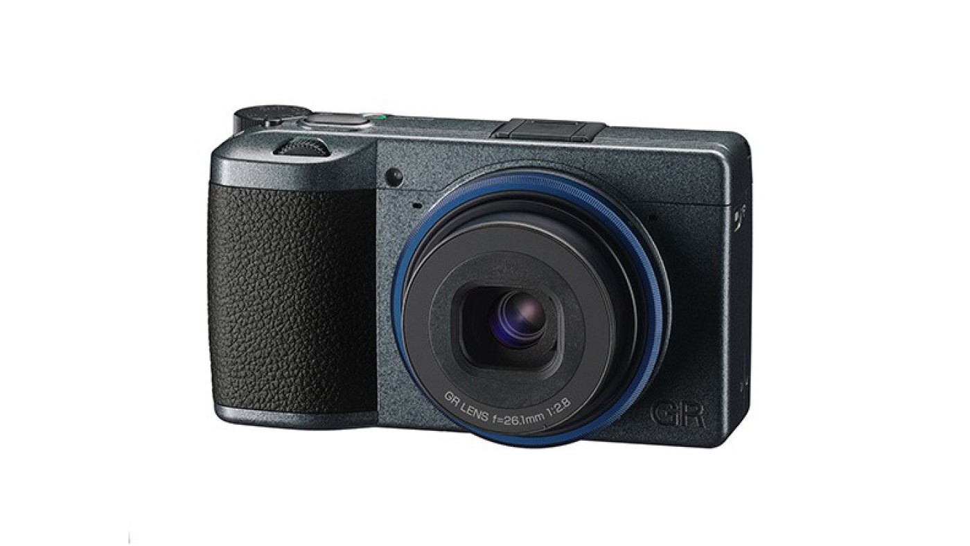 特別塗装と専用アクセサリーをセットにした全世界2000台限定モデル