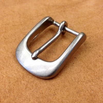 バックル 282-30 艶消しニッケルシルバーメッキ | ヌメ革と真鍮金具と