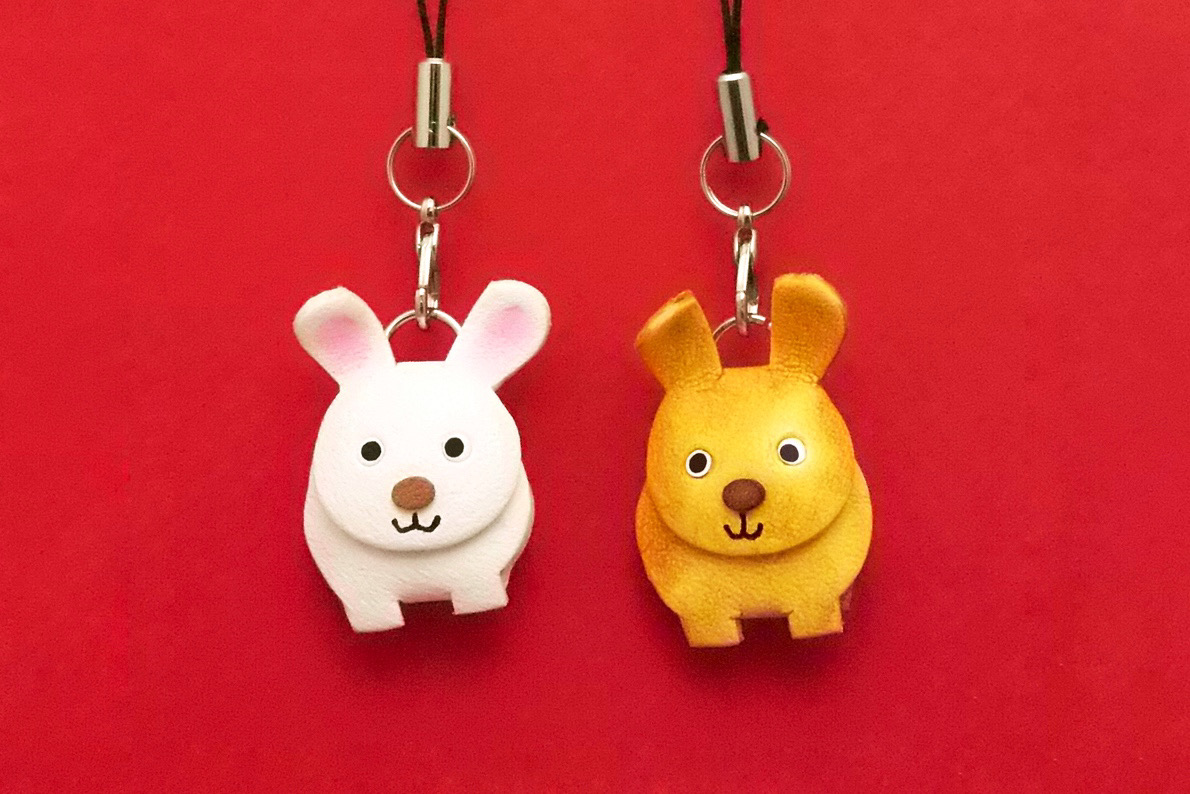 うさぎのストラップ(白牛)【在庫限り】 | ヌメ革と真鍮金具とレザー