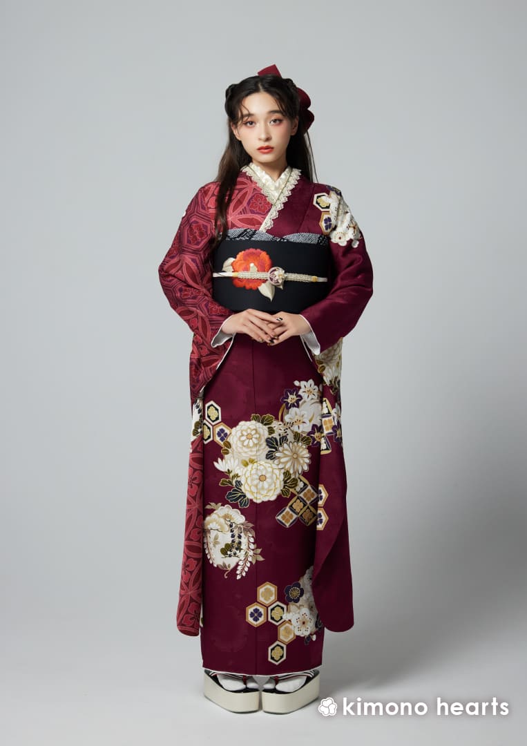 菊花と吉祥文様が美しい赤の振袖。大正浪漫な雰囲気で成人式 | kimono